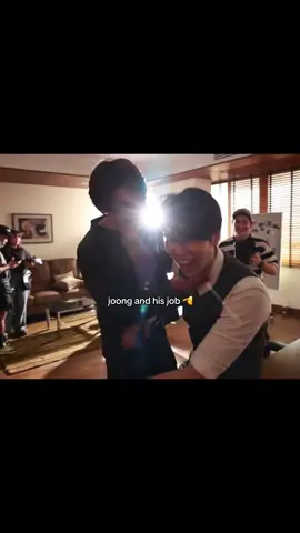 มีคนใช้หน้าที่การงานในทางที่ชอบค่า | #joongdunk #JoongArchen #dunknatachai 