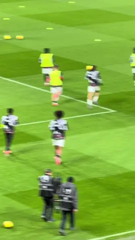 Manchester United players come out for the prematch warmup before up the big game against West Ham at Old Trafford #manchesterunited #manutd #mufc #ggmu #oldtrafford 