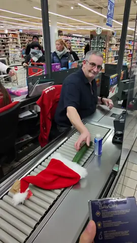 Je crois que ça lui a pas plu 🥀 #humour #prank #michaeljackson #caissier #drole