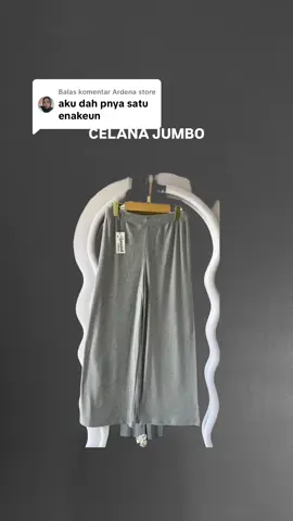 Membalas @Ardena store 👖🌸✨ Kulot Allsize Nyaman Dipakai! Kulot ini punya bahan adem, jatuh cantik, dan cutting yang bikin tampilan terlihat lebih rapi. Allsize jadi makin praktis, tinggal pakai langsung cocok! 😍 Dipakai buat daily, ngantor, atau jalan santai tetap kece. Warna-warnanya juga manis banget—auto bikin gemes tiap OOTD! 🥹💕 #KulotAllsize #CelanaKulot #AllsizeFit #FashionGemes #KulotTrendy      ✨