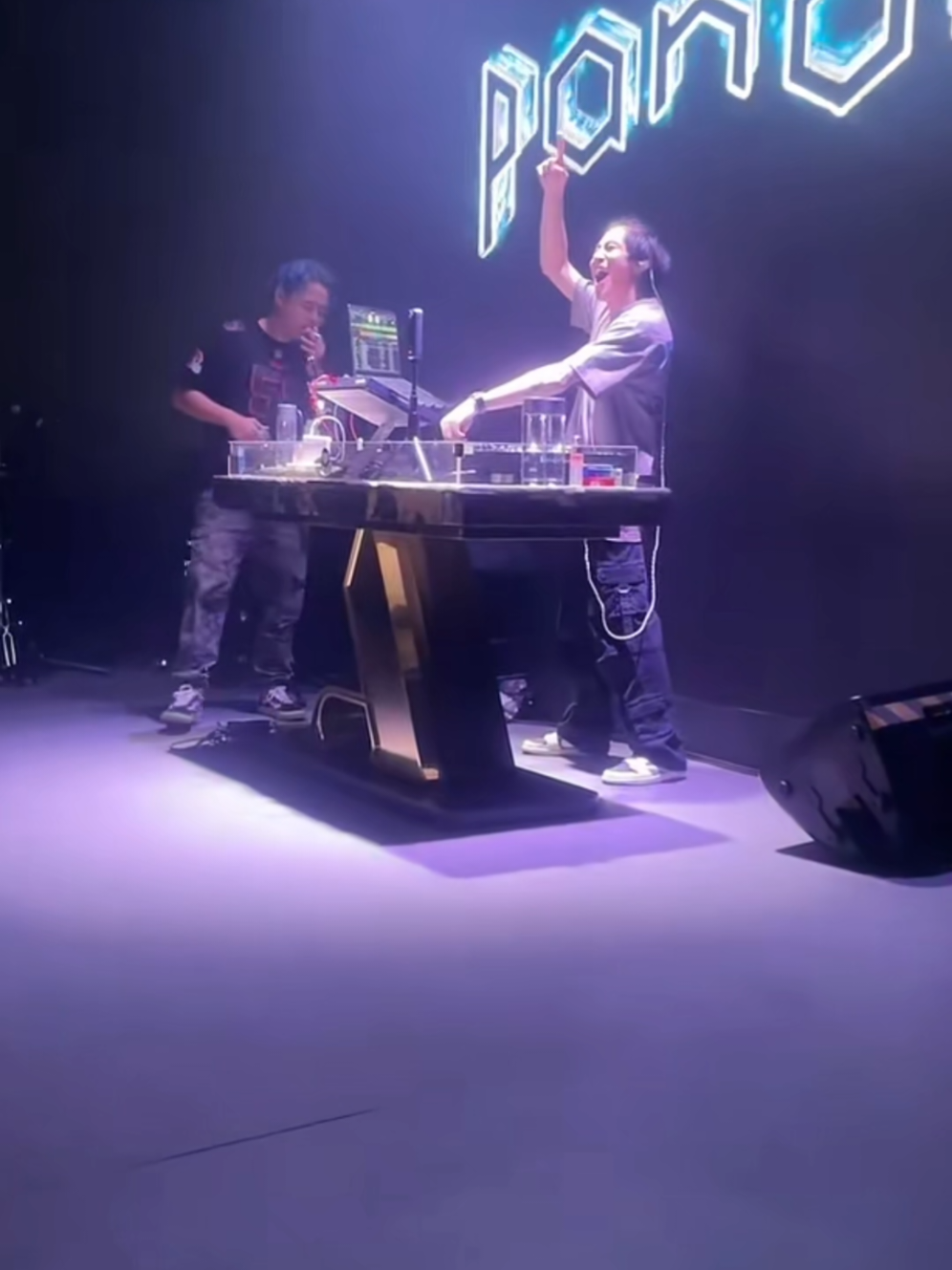 opening  Dj panda live perfomce at HW Ambyar super house Cikini #djpanda #pandagank #bundacorla #anakbundacorla #party 