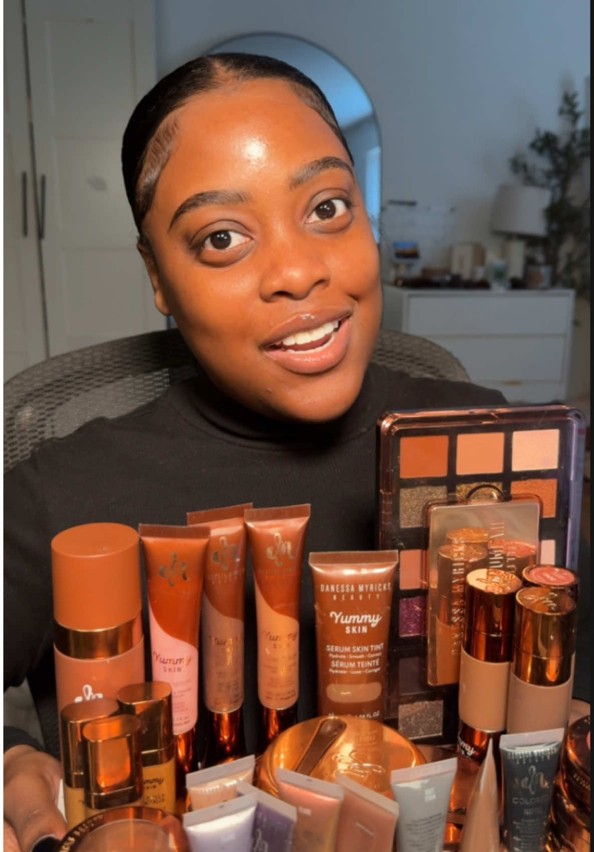 We started off the year with a full face of @DanessaMyricksBeauty , so its only right we end it with the same as well ✨🤎  (All the products and shades will be linked on my Sephora Storefront) #mymakeup #mymakeuptype #makeuptutorial #danessamyricks #blackgirlmakeup 