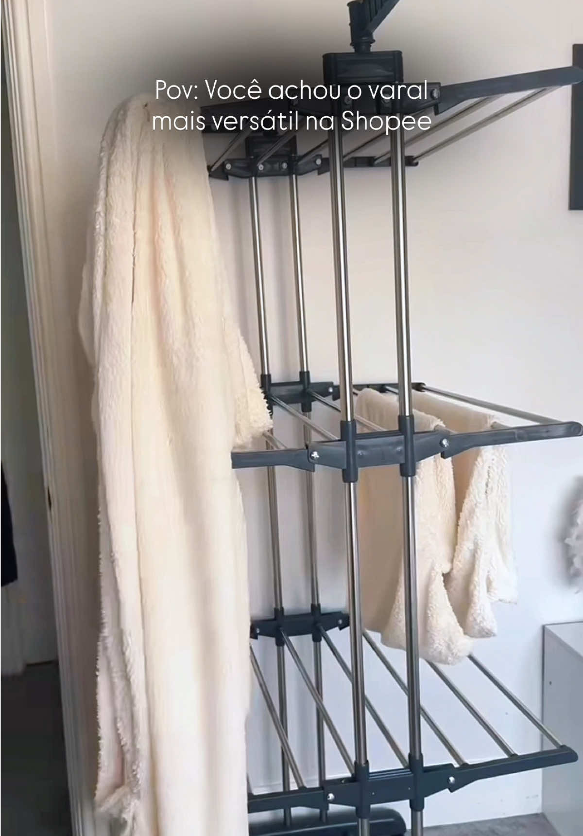 👚 Transforme sua rotina com o Varal de Chão 3 Andares: compacto, dobrável e perfeito para quem precisa secar mais roupas ocupando menos espaço. Prático para apartamentos, sacadas e lavanderias pequenas. abriu, usou, guardou. Não perca tempo com bagunça: leve agora e facilite seu dia a dia! 👉 Garanta o seu hoje! 🛒 #shopee #comprasnashopee #fy #viral #varaldobravel 