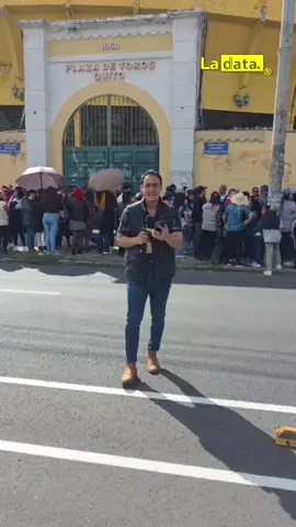 #Tendencia 491 años de grandeza: La Presidencia une a Quito en una serenata histórica.  Este jueves, la mítica Plaza de Toros se viste de gala para celebrar los 491 años de Fundación de Quito.  La Presidencia de la República te regala una Serenata Épica y totalmente gratuita con Don Medardo y sus Players, Juan Fernando Velasco, Au-D y más leyendas. Tu corazón, la música y Quito.  La cita es a las 3 y 30 de la tarde para celebrar la Serenata a la Carita de Dios.  @ladataec 👈  #ladata #TendenciaPolítica #SerenataALaCaritaDeDios #PlazaDeTorosQuito 