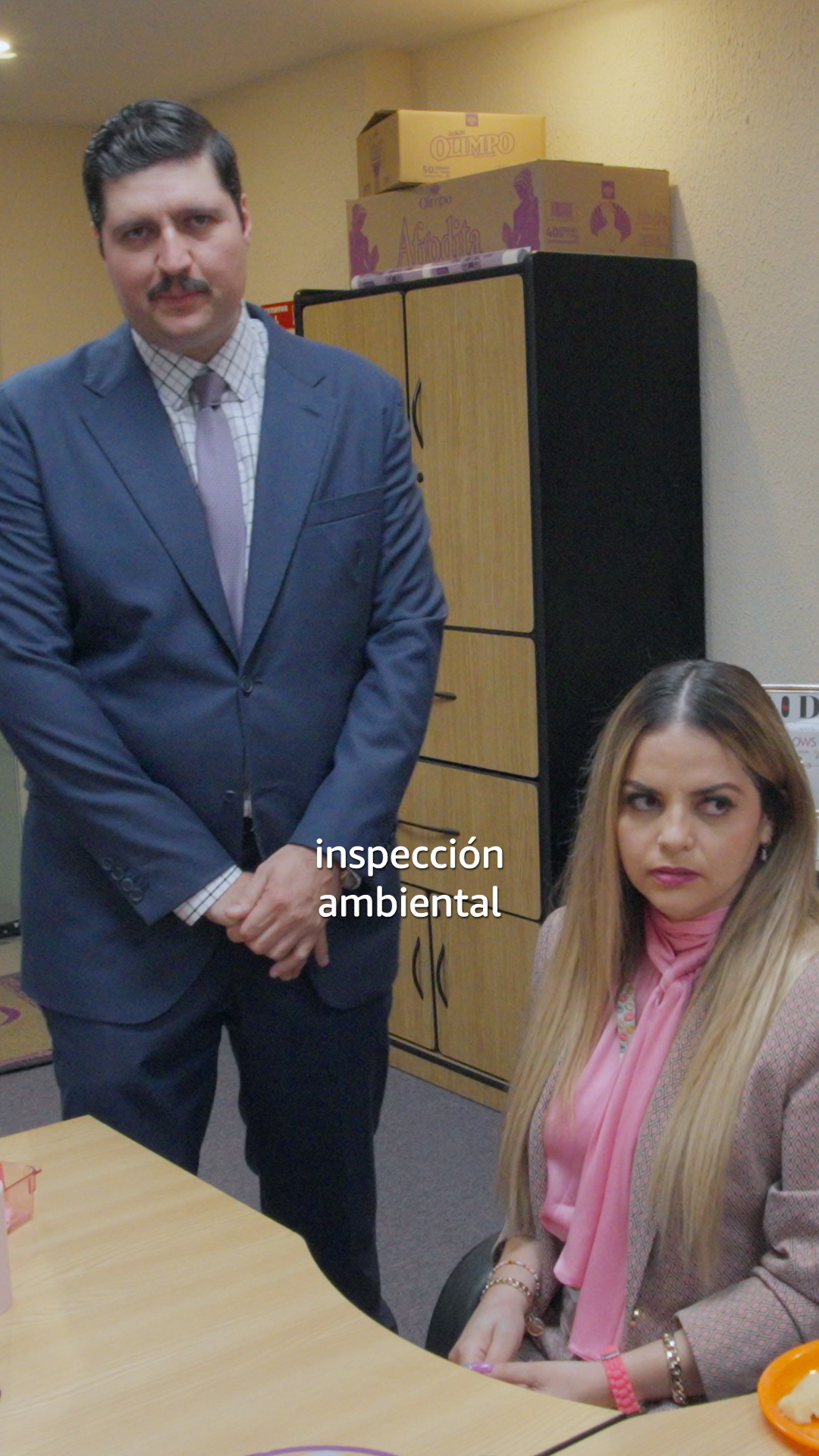 Mine Romero, especialista en marketing: la que sabe comunicar… y, si no, se lo inventa. De saber trends sí se vive, aunque no sepa qué es un KPI. #LaOficinaMX 🧼💼 #PrimeVideo #AmazonPrimeMX