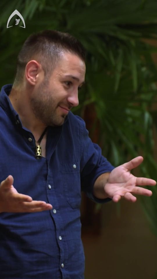 Marius invocă ploaia cu un joc superb de mimat 🤭 #tradatorii #showbiz #fyp