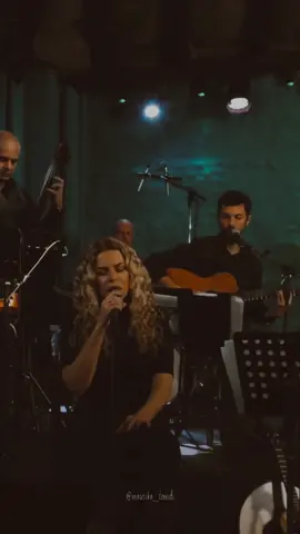 Να φτιάξω έναν κόσμο  από εσένα. Μουσική: Δημήτρης Γλέζος Στίχοι: Αντώνης Κατσαμάς Δίσκος: «Έλα και ράγισε τον κόσμο μου» (2020) 1η εκτέλεση: Βιολέτα Ίκαρη  #violetaikari #live #mousikotaxidi #βιολεταικαρη #greekmusic 