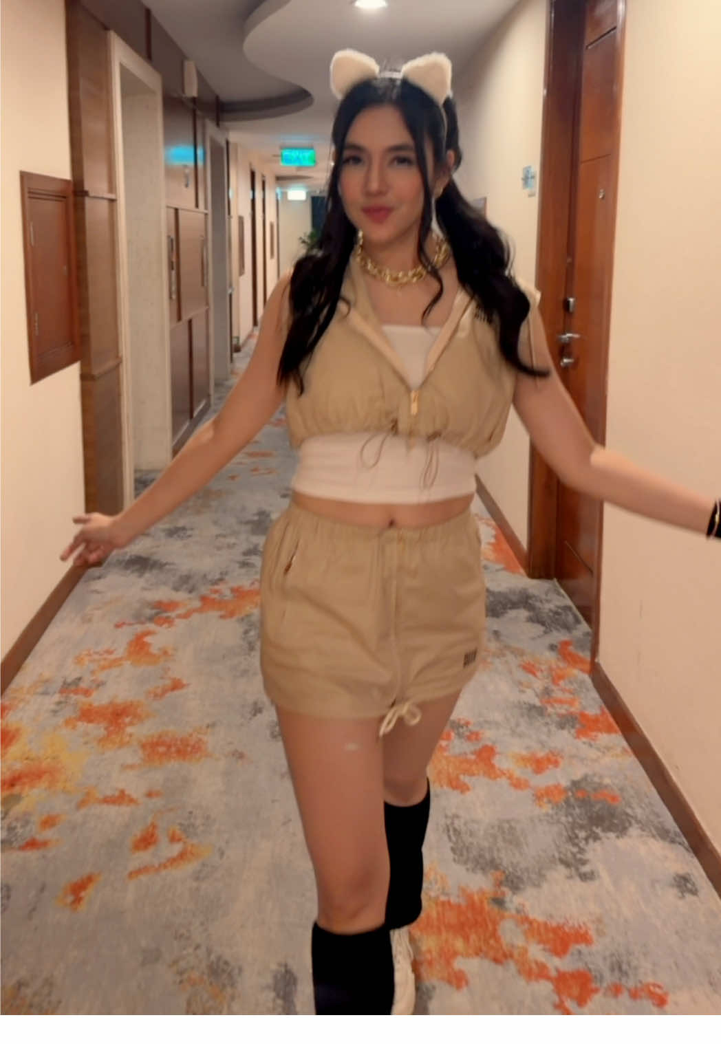 Enggak Enggak Enggak dulu!! klo bukan meoong !! 