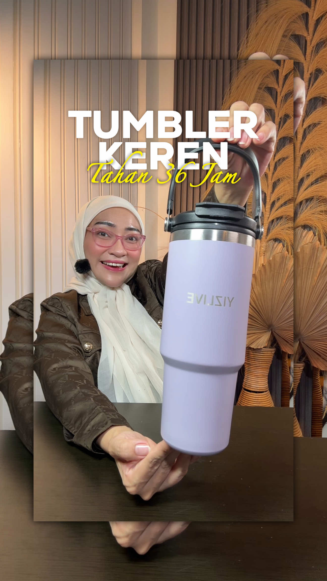 Setiap jalan-jalan, aku selalu butuh botol yang simple tapi tetap fungsional. Tumbler keren ini pas banget karena praktis, kuat, dan muat di tas. Beneran memudahkan biar tetap minum cukup sepanjang hari. Yuk tambah ke keranjang dan checkout hari ini! #tumbler #tumblersoftiktok 