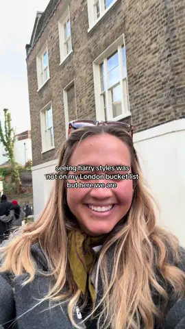 Casually on our way to lunch and ran into #harrystyles hello???????  #london #harrystylesspotted #harrystylestiktok #harrystyleslondon 