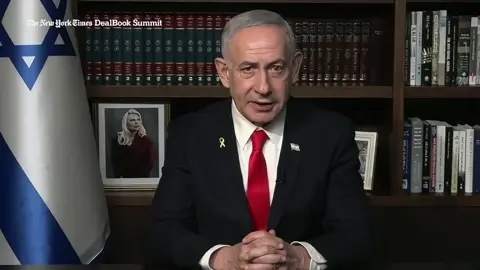 Netanjahu:   „Myślę, że Churchill zostałby oskarżony o potworne zbrodnie wojenne. Nie przeprowadzamy bombardowań dywanowych. Nie robimy tego, co w Dreźnie. Nie robimy nic z tych rzeczy”. Podczas celowych bombardowań Drezna przez siły brytyjskie i amerykańskie w 1945 r. zginęło dziesiątki tysięcy niewinnych niemieckich cywilów.