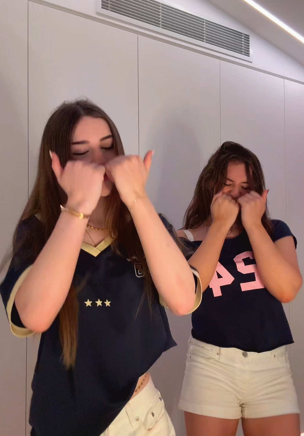 Twins!! 👯‍♀️ @Naz Norris @Sabre Norris #fyp #viral #blowthisup #trend 