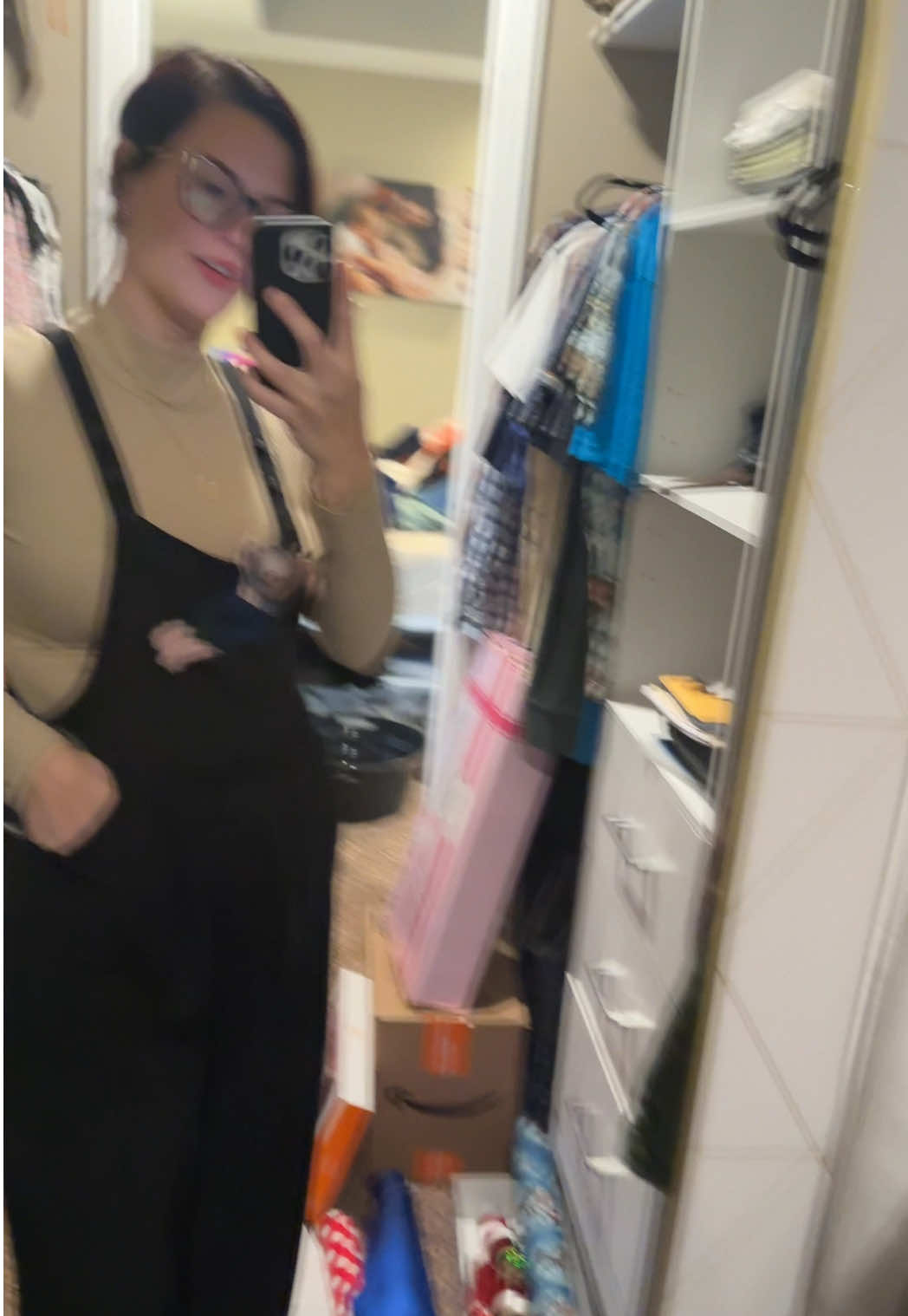 OOTD with the cutest little accessory ever! 🐱 💕 @Halara_official #halara #halarajeans #halaratiktokshop #flareleggings #ActiveinHalara