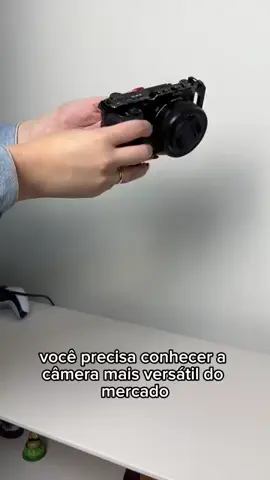 📸 Sony Alpha ZV-E10 – A câmera perfeita para quem cria conteúdo! Se você grava vídeos, faz vlogs ou quer elevar seu conteúdo para outro nível, essa mirrorless é simplesmente perfeita. ✔️ Sensor APS-C de alta qualidade ✔️ Focagem rápida e precisa, ideal para gravações em movimento ✔️ Tela articulada super prática para vlog ✔️ Design leve e pensado para criadores ✔️ Versatilidade total para trocar lentes e expandir sua criatividade ✔️ Ideal para vídeos, tutoriais, vlogs, unboxings, reviews e muito mais ✨ Tudo isso na versão preta, modelo ILCZVE10, na opção sem lente, ideal para você escolher a lente que mais combina com o seu estilo de gravação. 👉 O link está no meu perfil! Cupom: TEMCUPOM . #SonyZVE10  #CameraParaCriadores  #filmaker  #videomaker  #SonyAlpha 