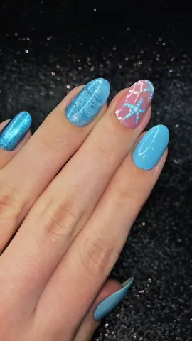 Unhas para a praia🌊🌞 📍Esmaltes usados: eu sou abençoada (novo toque) aura de cristal (hits) branco cremoso (novo toque) pétala (colorama) #unhasazuis #praia #unhas #nailtutorial #unhasdecoradas 