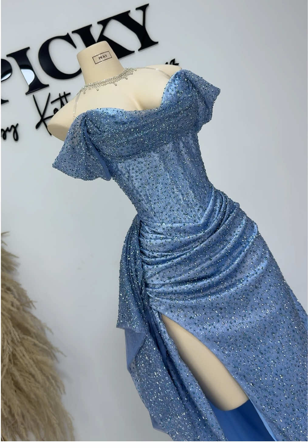 Vestido a tu medida ✨ ¿ya tienes el tuyo? #vestidoamedida #vestidopersonalizado #vestidodegraduacion #promo25🎓✨️ #enviosinternacionales🌍✈️📦  💚