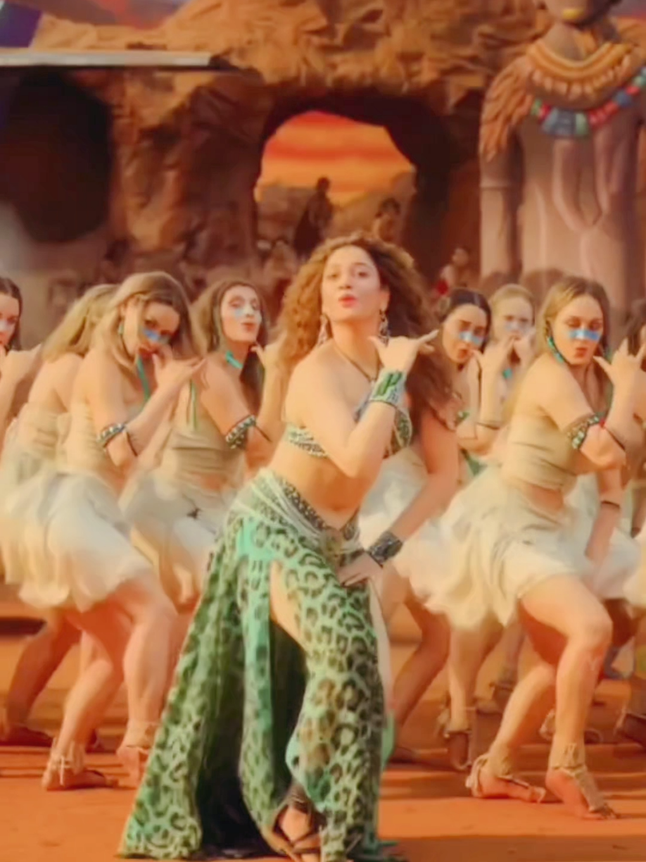 Mera Naam SALMA - Kriti Sanon 💃🏻💃🏻🎶  #viralsong  #bollywoodsong  #viraltiktok #viralvideo  #misfitscreations 