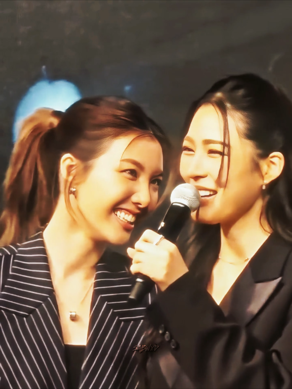 I CAN'T STAND THE WAY ORM LOOKS AT LING 😩😩💕 #gl #หลิงออม #lingorm #linglingkwong #ormkornnaphat 