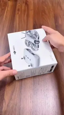 🛸 Drone DJI Neo 2 Fly More – Cinza O kit completo pra você elevar suas gravações a outro nível! ✔️ Vem com controle (sem tela) ✔️ 3 baterias para voar muito mais ✔️ Compacto, leve e super estável ✔️ Ideal para fotos, vídeos e conteúdos profissionais 🔥 DE R$ 4.297 | POR R$ 3.937 🎟 CUPOM: RELAMPAGOML 👉 Aproveite antes que acabe! Link no perfil. . #DroneDJI  #DJINeo2  #DroneProfissional  #FilmagemAerea  #filmaker 