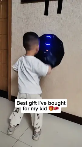 LINK IN BIO 🥊 Such a great Christmas gift for anyone in the house. Kids, adults, everyone loves it 🎶 #boxingmachine #homeworkouts #boxingfans #musicboxingmachine #boxingtraining 