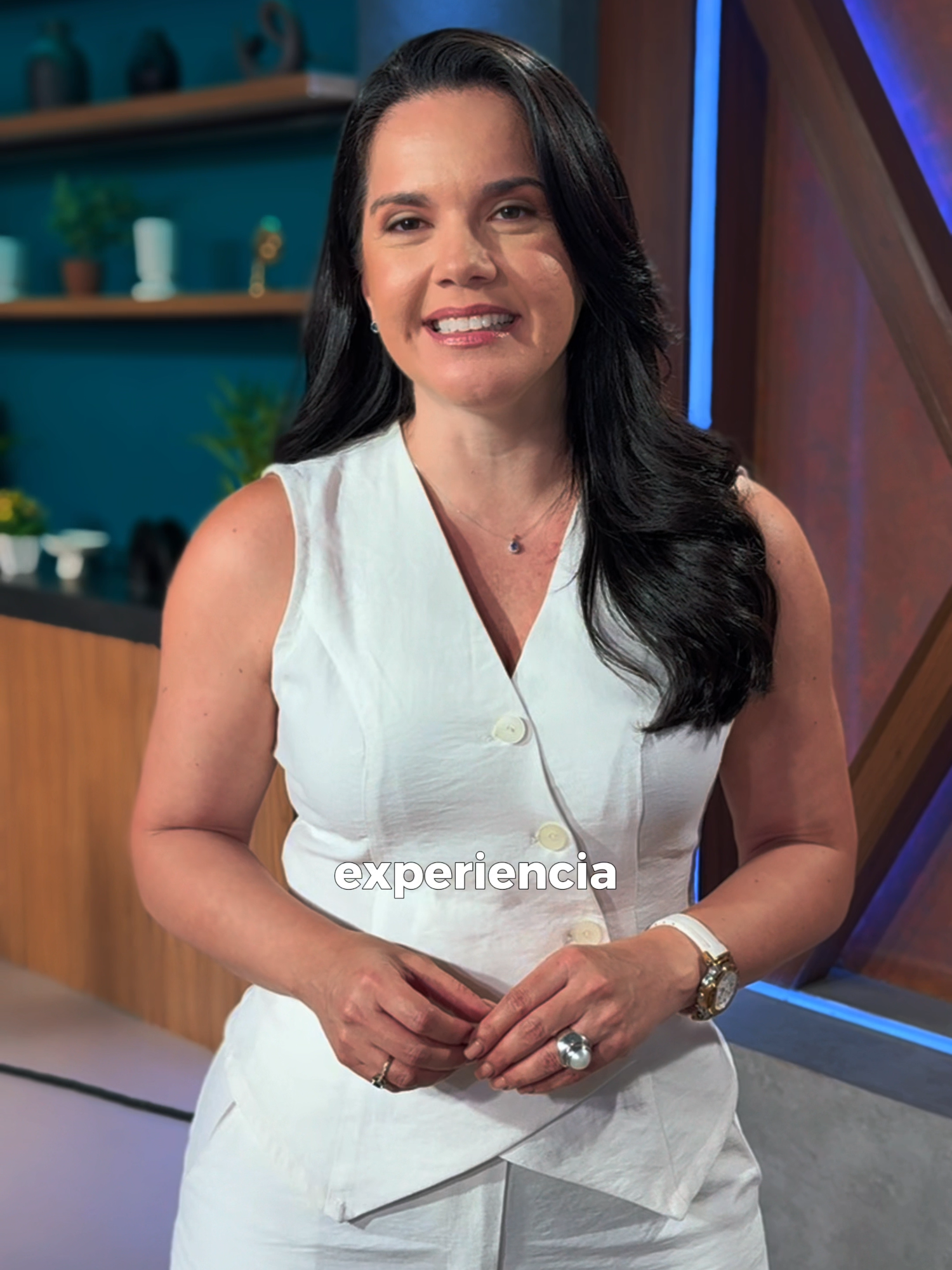 ¡Sissi Añez vuelve a brillar en las pantallas!✨ En un mundo donde todo es urgente y fugaz, llega 'Otra Noche' para recuperar la pausa y el pensamiento crítico. Sumérgete en los hechos con contexto, precisión y profundidad. 📆No te lo pierdas el lunes 8 de diciembre a las 21:00. 🔴 Transmisión en vivo por ED24 Streaming TV: 📺 AXS+, canal 64 📺 Cotas, canal 44 📺 Señal abierta, canal 51.1 📻 El Deber Radio: 103.3 FM 💻 También en todas nuestras plataformas digitales