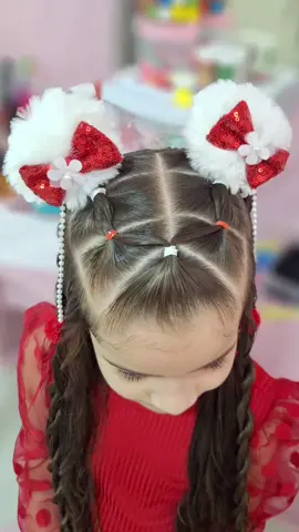 O penteado natalino perfeito pra você reproduzir na sua princesa 🤩🎄🎅 . . . . #penteadoinfantil #penteadosfaceis #peinados #penteados #natal 