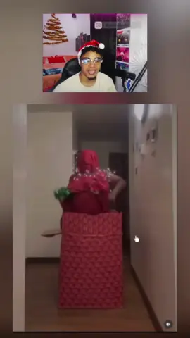 Y a ti no te llega un regalito así? 🤣🎄  #ReaccionNavideña #EnNavideño #Navidad2025 #ParaTi #Viral