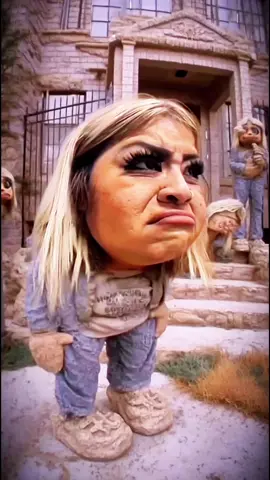 Everyone knows that one girl that acts like she’s the main character 😂 #weirdcore #surreal #ashtrevino #ashleytrevino 