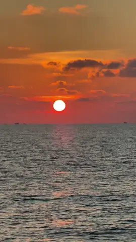 Lâu lâu có cơ hội quay được cảnh mặt trời mọc cho cả nhà xem nè tiếc gì 1 tym vì cảnh này mình đã canh rất lâu mới quay được đo chúc cả nhà yêu thương buổi sáng đây niềm vui nhé 🥰#xuhuong #xuhuongtiktok #muckhochatluong #viral 