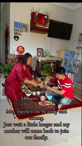 If we are not strong or talented, no one will recognize us.  👩‍👩‍👦Just wait a little longer and my mother will come back to join our family. 💚 May your mother be healthy and strong. #viral #tpyシforyou #Mommy 