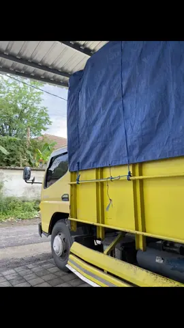 Cinta tanpa uang hanyalah kepalsuan 😮‍💨#4upage #fypシ゚ #sopirtruck #sopirtrukpunyacerita #xybcafyp #sopirtrukpunyacerita #trukstyleherex #fyppppppppppppppppppppppp 