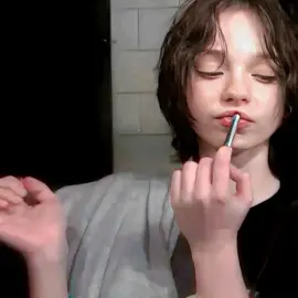 Emma Myers with the friendly doll #emmamyers #emma #muñecodenieve #foryou #fyp 