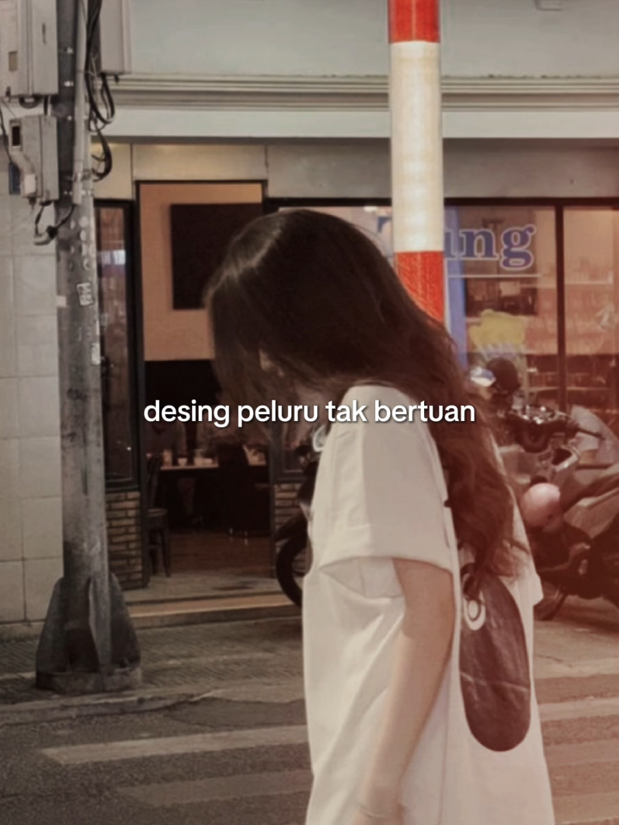 kalian keinget apa kalo denger lagu ini? #templatelirik #liriklagu #sunsetditanahanarki #fyp #CapCut 