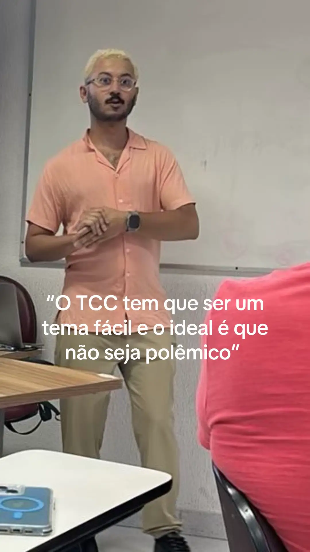 Se era para ser simples, virou intenso. Se era para não polemizar, virou debate. E, honestamente? Ainda bem. E sou muito orgulhoso do meu tema.  #tcc #odonto #temafácilelesdisseram #humordefaculdade #foryou 