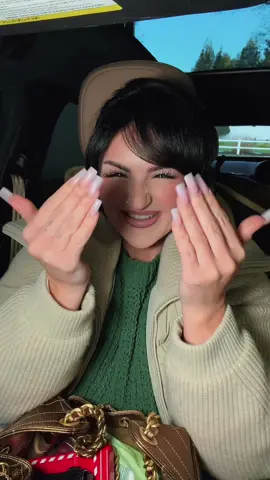 THESE NAILS ARE INSANE ARE YOU KIDDING ME?!?🎅🏻🎄🔴 #nails #christmasnails #xmasnails #nailday #holidaynails 