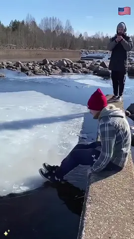 Happy times in winter#satisfying #asmr #ice #relax #foryoupage 