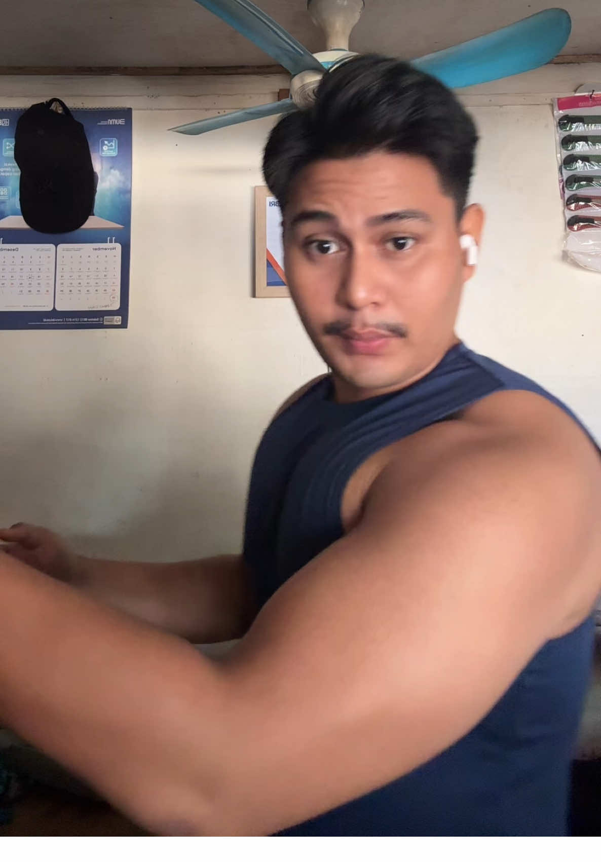 Gak tau udah hari ke berapa cuting kemaren stop 2 bulan karena sibuk cari ruko