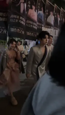 Anh đi từ từ thui, chờ chị với a😂🥰#朱一未 #白昕怡 #朱一未白昕怡 #xh #xuhuong 