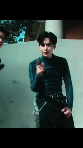 ဒူးထောက်ထားပါတယ်Pongsapakရာ😚🤍🔥#santapongsapak #santapp #santyofsanta #gmmtv #jasper 