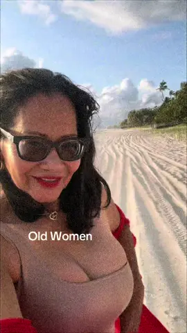 Old Women 🥰 #old #oldwomen #paratiiiiiiiiiiiiiiiiiiiiiiiiiiiiiii #women #tiktok 
