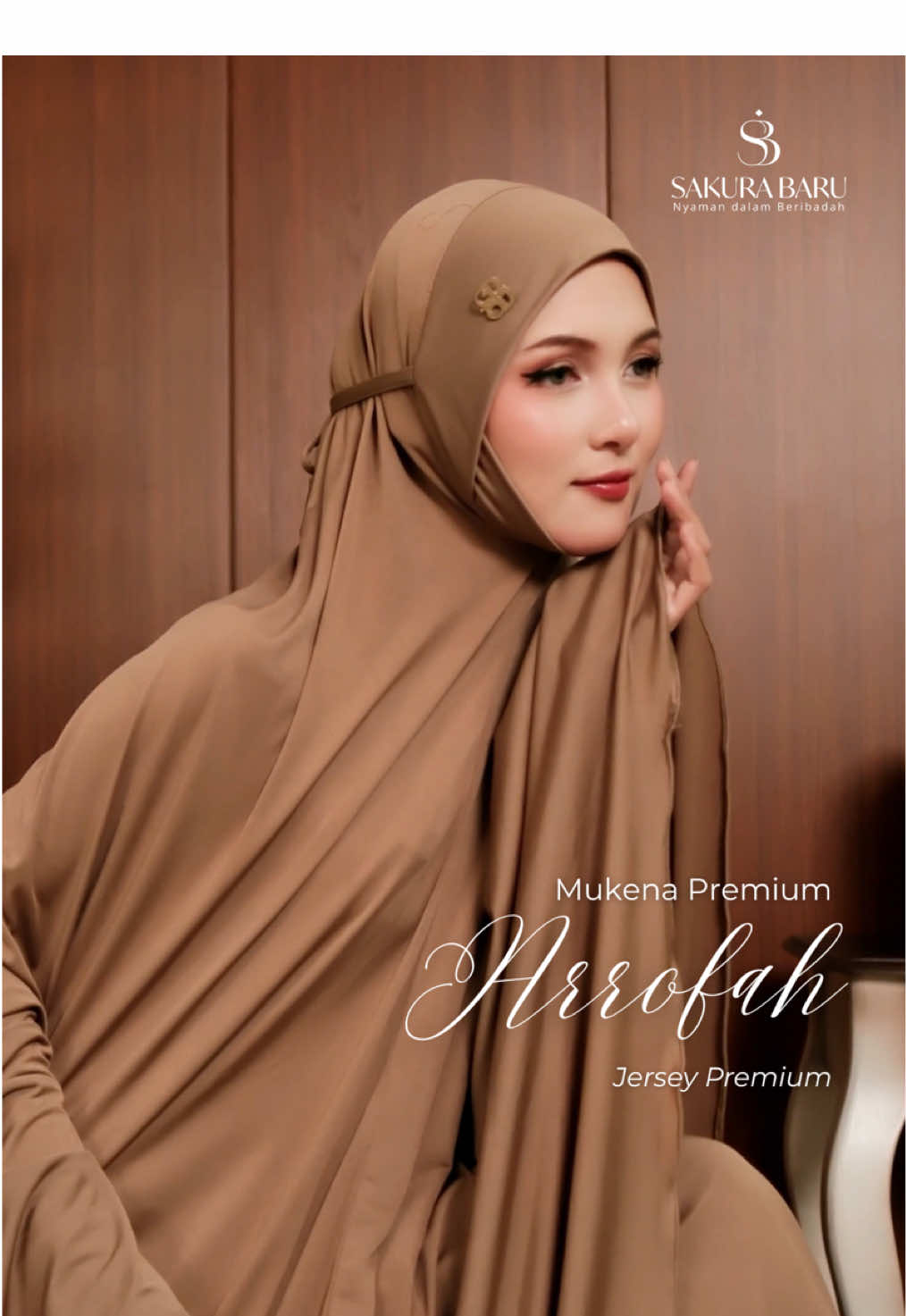 Mukena Arrofah warna mocca ini cantiknya beda banget 🤎✨Model polos, tapi auranya tetap premium karena bahannya jersey premium yang adem, jatuh, dan tentu aja sudah menutup dagu. Dipakai tuh hasilnya elegan, bersih, dan manis… warna mocca-nya juga bikin kelihatan warm & classy banget 🧕✨ Nggak heran banyak yang nge-favoritin, karena simple tapi mahal vibes! Yang lagi cari mukena polos premium—rekomendasi banget buat kamu🫶 Sakura baru Nyaman dalam beribadah #mukenalebaran #fyp #sakurabaru #rekomendasimukena #trending 