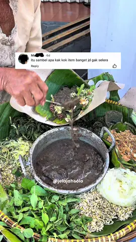 Sebenernya kalo belum pernah tau menu Pecel Ndeso itu ya wajar.. Yg ga wajar kan udah ga tahu malah nyacat.. Kan bisa tanya pasti nanti dijawab temen2 yg lain kan.. Sambel Pecel Ndeso setau saya dari Wijen Hitam yg disangrai, makanya hasilnya juga item ga seperti warna sambel pecel pada umumnya. Gasss otw jajan Pecel Ndeso.. #pecelndeso #kulinersolo #kotasolo 