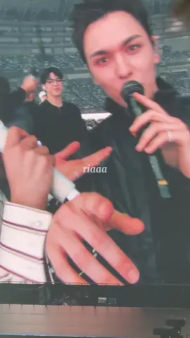 whatever hansol vernon chwe says 🫠  #SEVENTEEN #VERNON #SVT_WORLDTOUR #NEW_JAPAN #fyp 