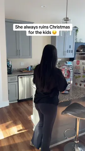 I was pissed until I saw that she had $150 off with the coupon on this Ninja Slushi Max. Those coupons are only for a limited time #ninjaslushi #ninjaslushimax #slushymaker #ninjakitchen #tiktokshopholidayhaul