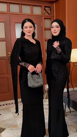 Spot something new ?? 👀 Shhhhh !!! 🤫 Special for uolls yg tengok posting ni jer tauuu 🙈 Ni kalau melepas memang gigit jari jela😝 Belanjer “double tap” tanda hadir 🖤🖤  #jlabellaglamorousraya2026 #fyp #bajuraya2026 