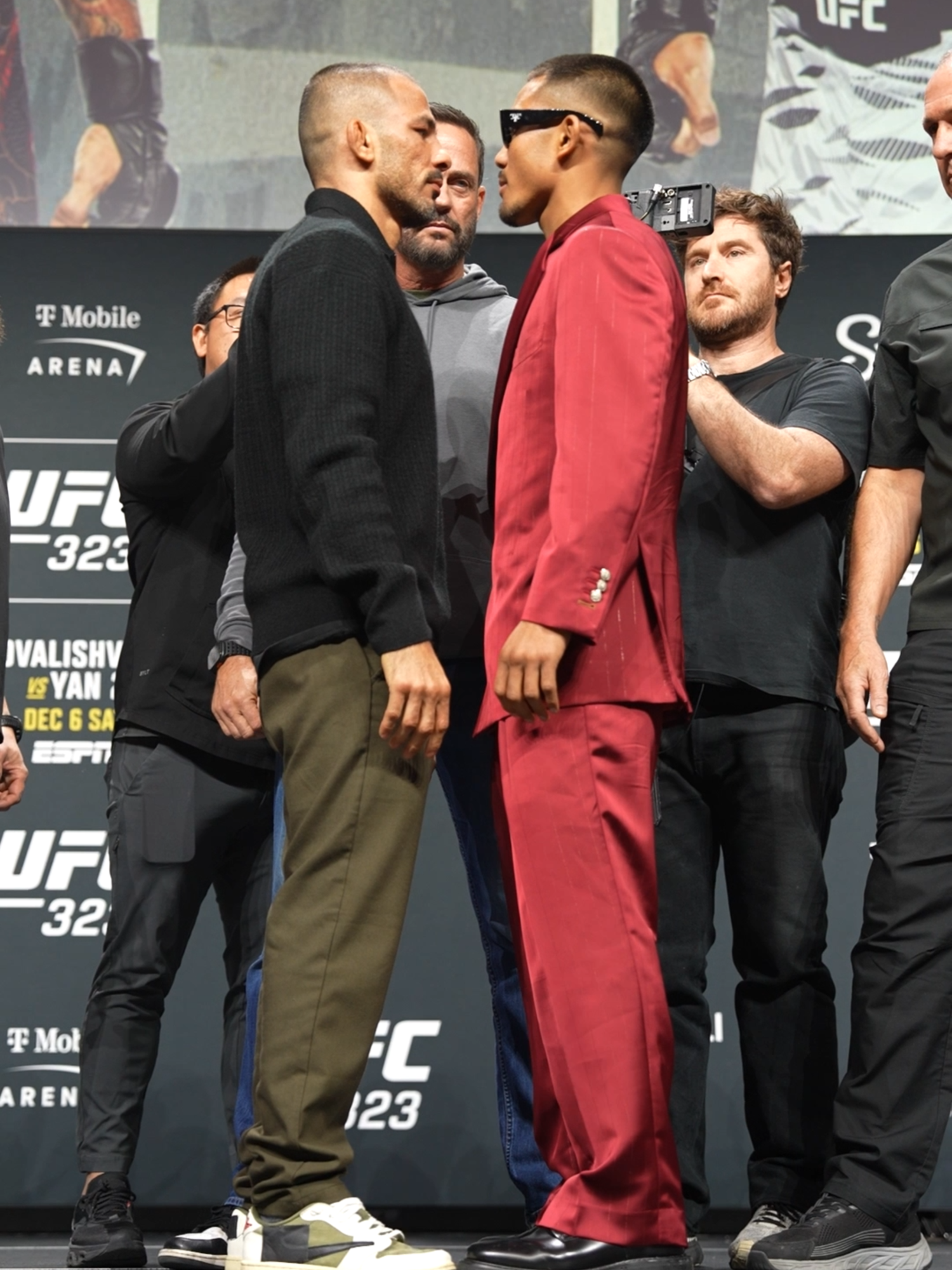 Who is going home with flyweight gold on Saturday night? 🏆 #UFC #mma #joshuavan #alexandrepantoja