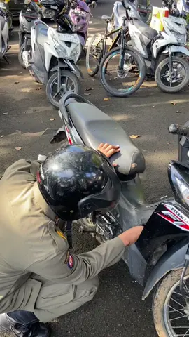 Eta ieuh kumisna di cukur, Apes lin @Kontak Anda 🗿🗿. #fyp #hondarevo #satpolpp #satpolpplebak 