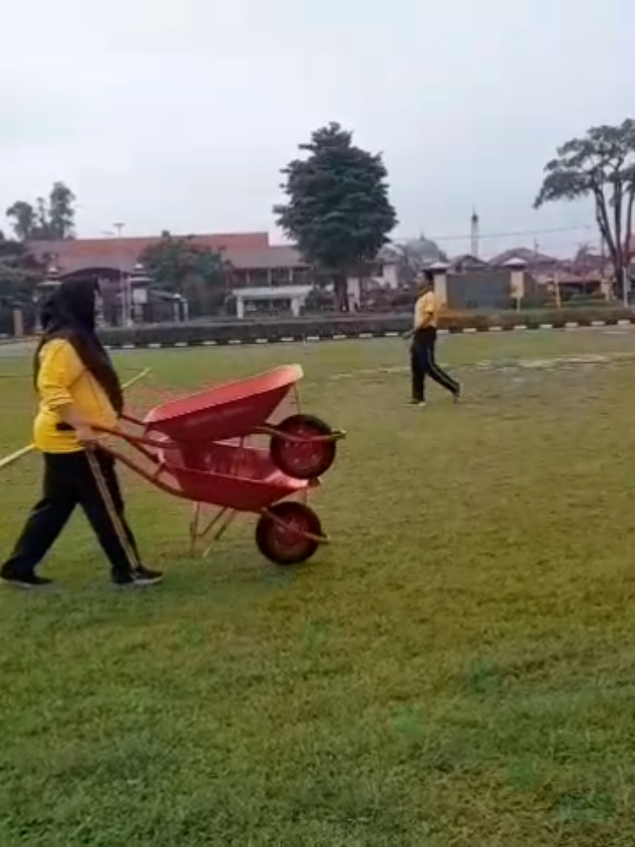 Salah satu bentuk bantuan Polda Riau untuk pemulihan pasca banjir bandang#prayforsumatera  #keciltapiberarti #berikanapaygkaubisa 