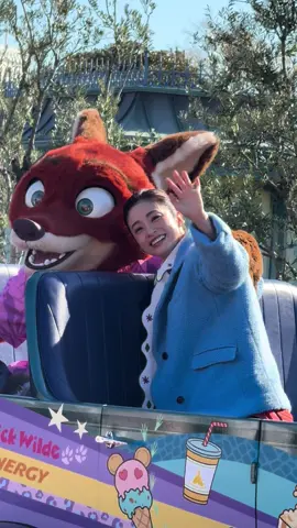 ズートピア2の公開を記念して上戸彩さんがジュディ、ニックとともにディズニーランドに登場✨ #ズートピア #ズートピア2 #上戸彩 #ディズニーランド #ディズニー 