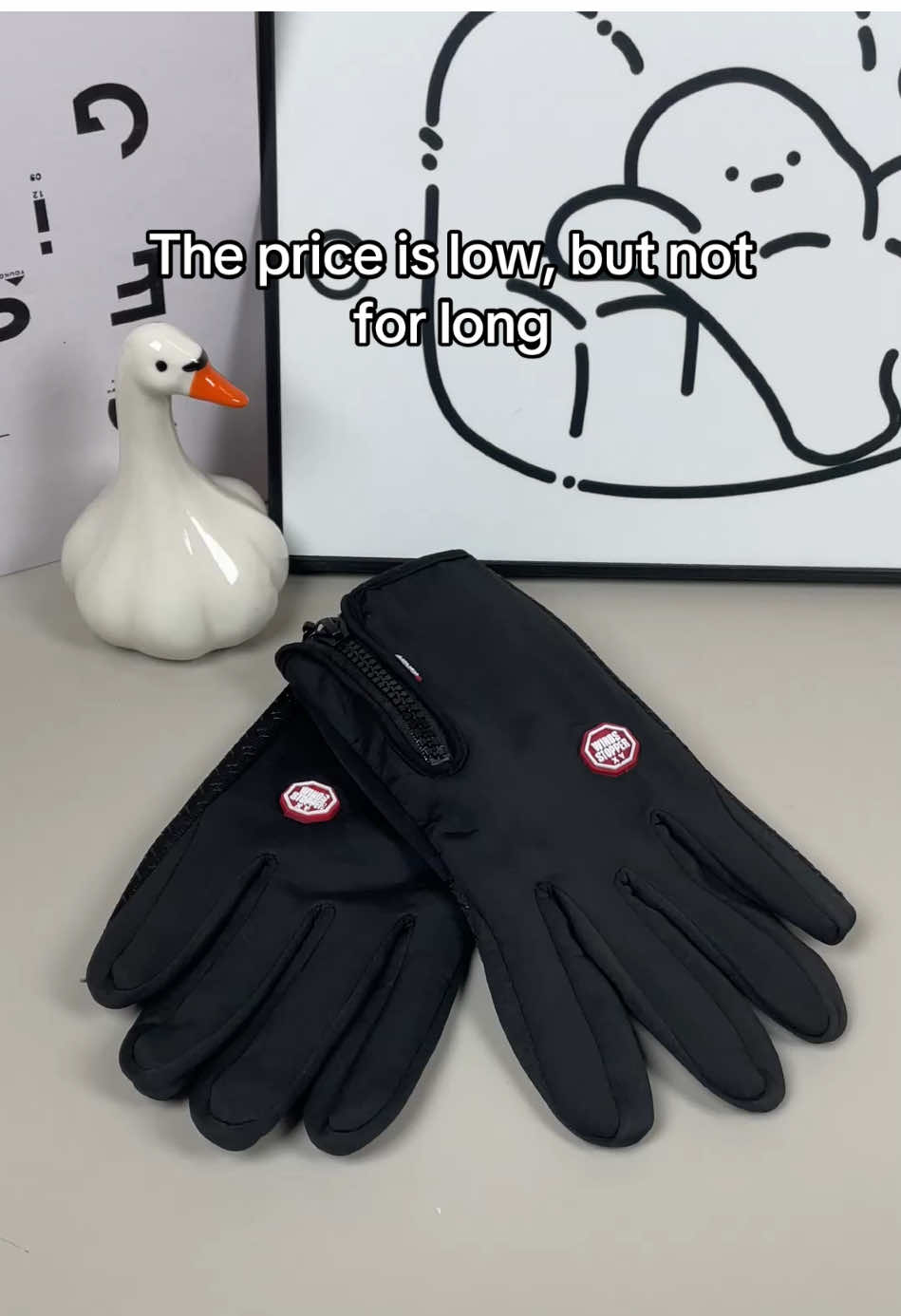 These gloves are a lifesaving in the cold ❄️ keep your hands warm and keep using your phone without a problem!#gloves #bluecollar #workgloves #TikTokMadeMeBuyIt #TikTokShopHolidayHaul